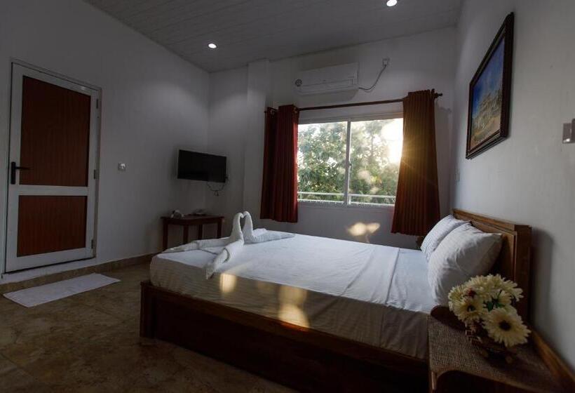 اتاق استاندارد سه نفره, Pearl Island Inn