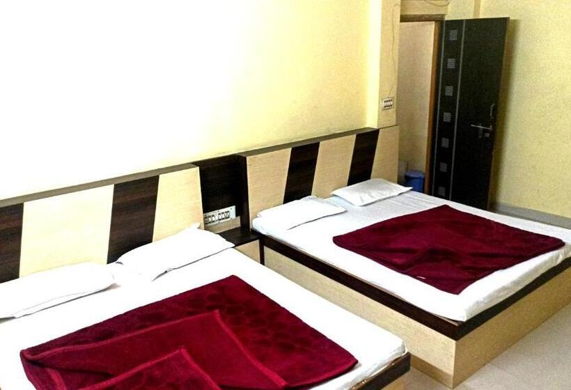 غرفة عائلية, Shreeji Arpan