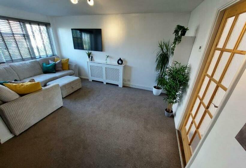 Дом 1 Спальня, Perfect Cowes Retreat With Hot Tub