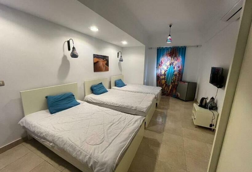 اتاق استاندارد سه نفره, Dolphina Hotel & Restaurant