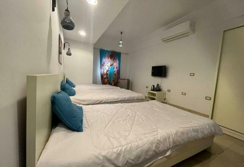 اتاق استاندارد سه نفره, Dolphina Hotel & Restaurant