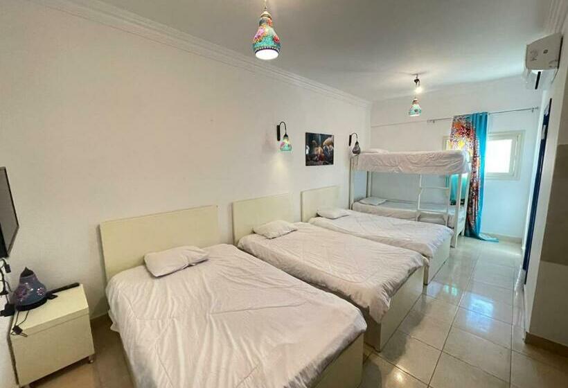 اتاق لوکس خانوادگی, Dolphina Hotel & Restaurant