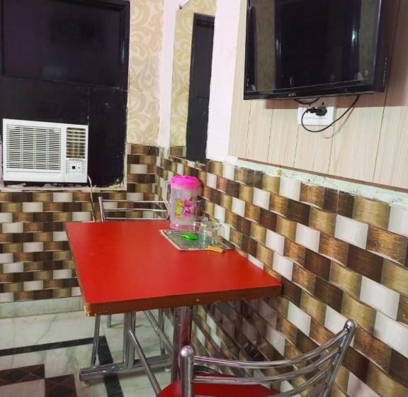 اتاق لوکس با تخت بزرگ, New City Luxury