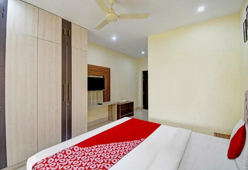 חדר קלאסי לשלושה, Oyo Flagship 81356 Mahavir Galaxy