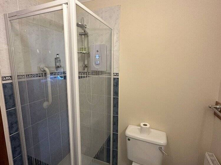 Номер Стандарт Трехместный, Oyo Mackay S Travel Lodge