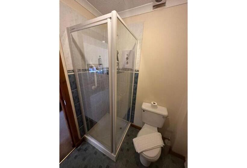 Номер Стандарт Трехместный, Oyo Mackay S Travel Lodge