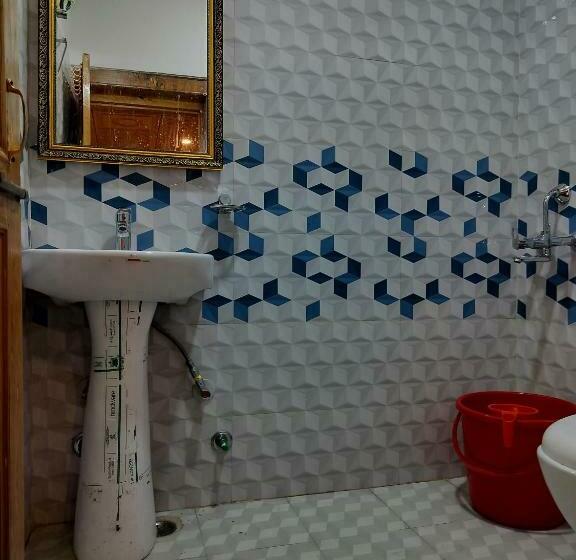 اتاق اکونومی, Spon Guest House