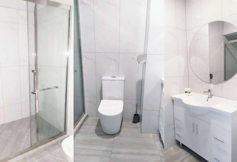 Deluxe Kolmen Hengen Huone, Awa