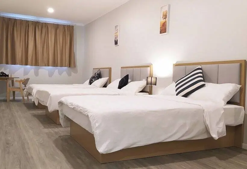 Deluxe Kolmen Hengen Huone, Awa