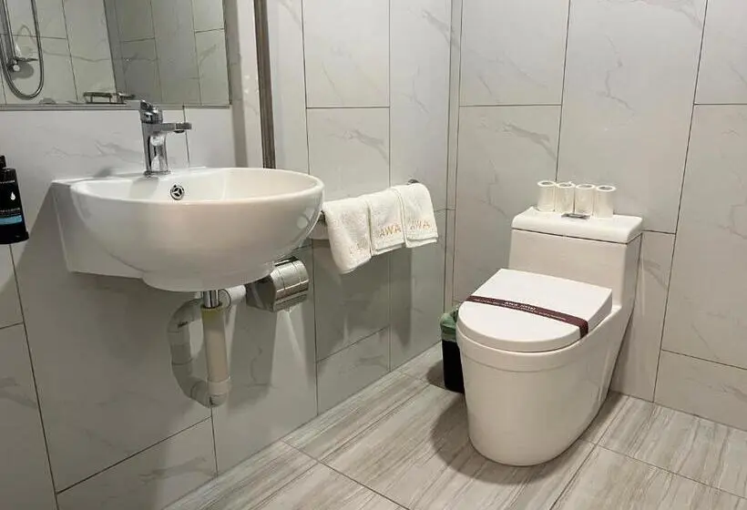 Deluxe Kolmen Hengen Huone, Awa