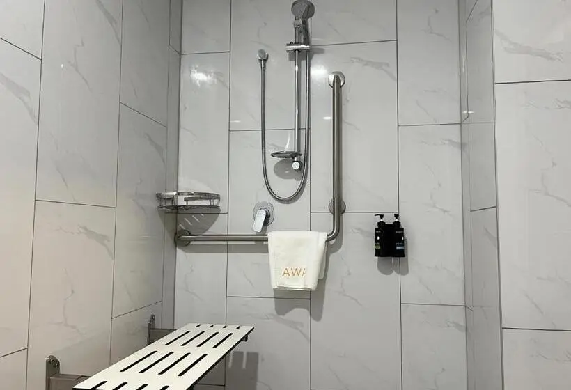Deluxe Kolmen Hengen Huone, Awa