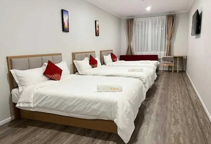 Deluxe Kolmen Hengen Huone, Awa