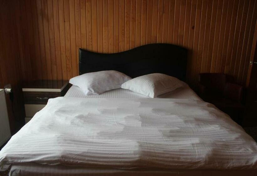 디럭스 룸, Sultanmurat Aymeydanı