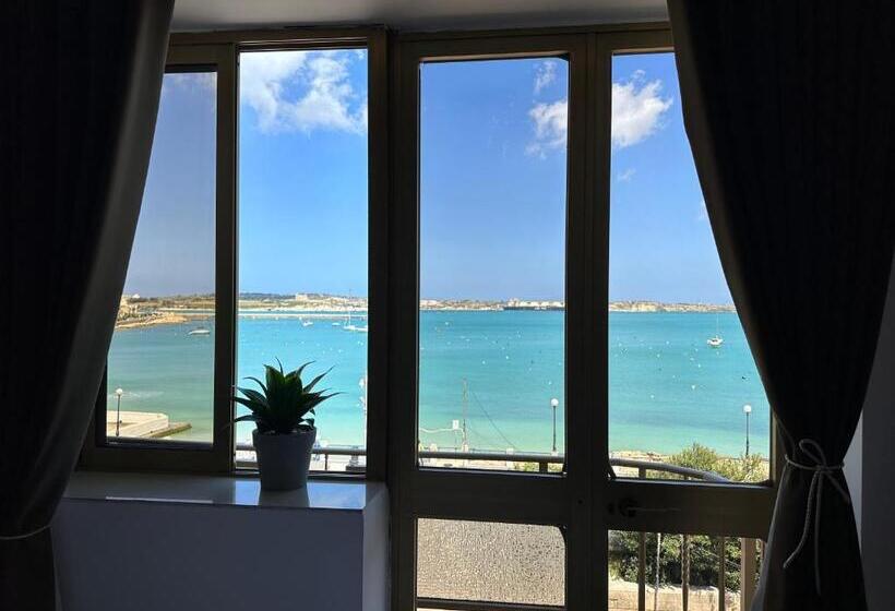 اتاق لوکس با چشمانداز دریا, The Beach House