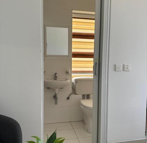 اتاق لوکس با بالکن و چشمانداز دریا, The Beach House