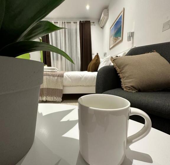 اتاق لوکس با بالکن و چشمانداز دریا, The Beach House