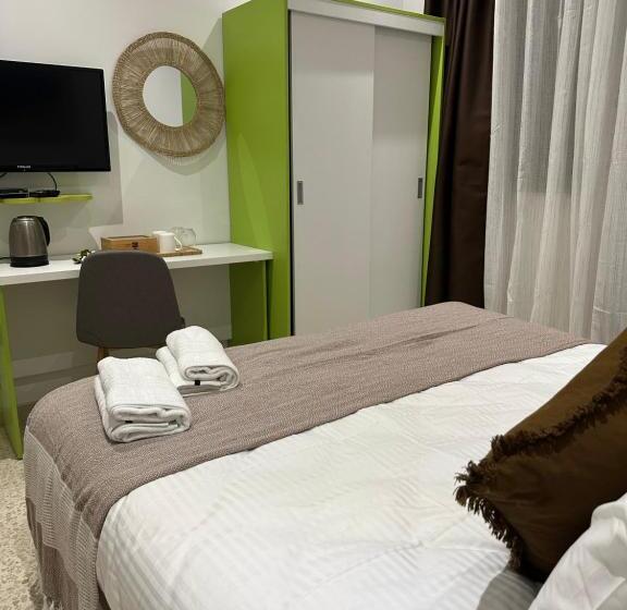 اتاق لوکس با بالکن و چشمانداز دریا, The Beach House