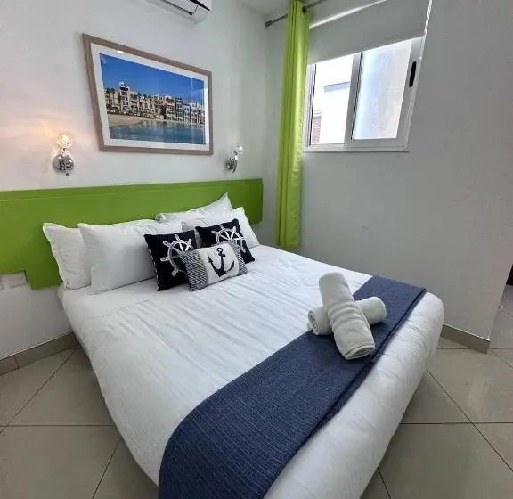 اتاق اکونومی, The Beach House