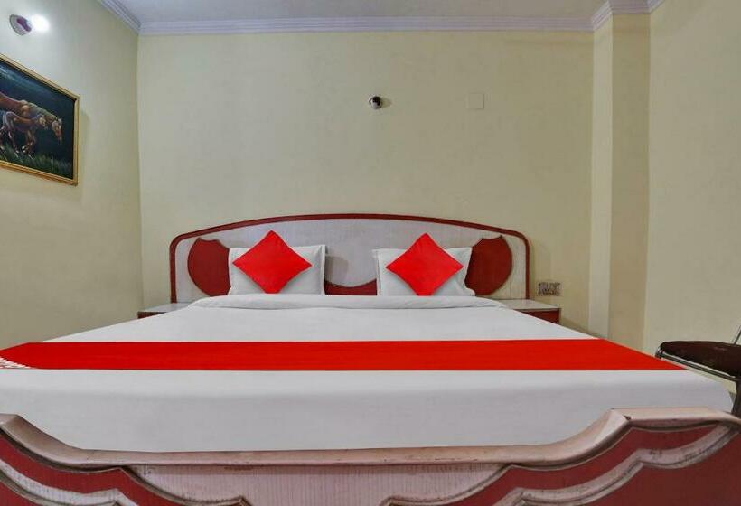 トリプルクラシックルーム, O Abhishek Residency