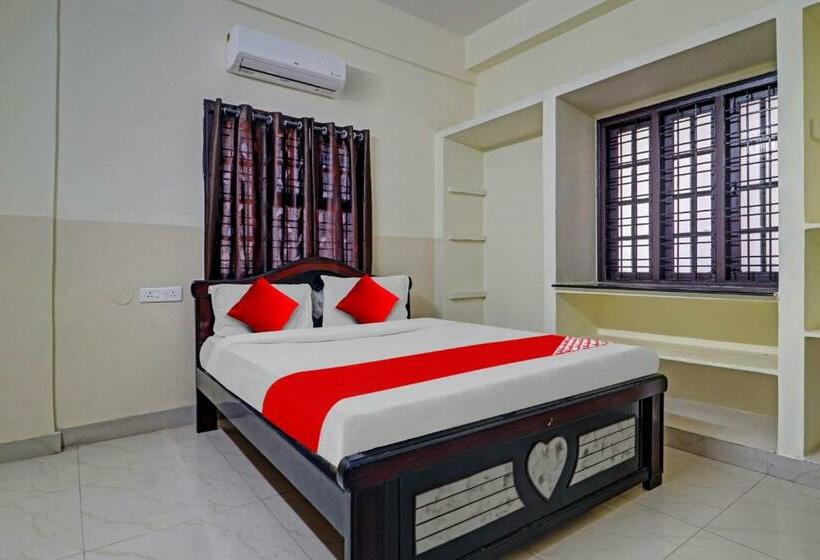 اتاق استاندارد, Oyo Flagship 81345 Ak Grand