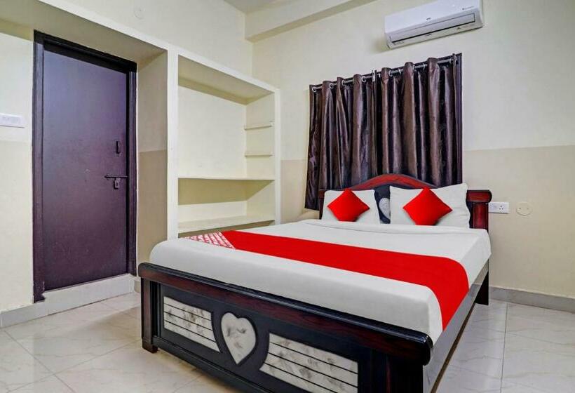 اتاق استاندارد, Oyo Flagship 81345 Ak Grand