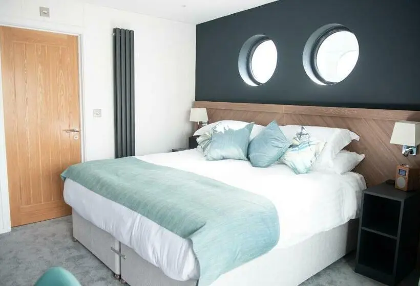 キングサイズベッドのスタンダードルーム, Rooms At Penarth Marina
