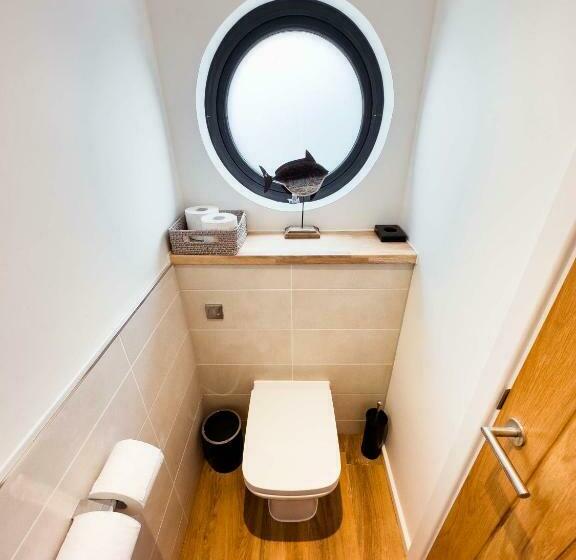 اتاق استاندارد با تخت بزرگ, Rooms At Penarth Marina