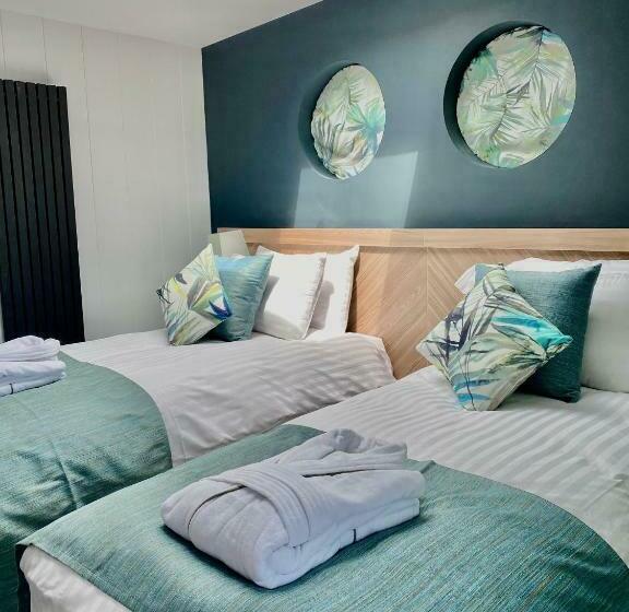 Номер Стандарт с Балконом, Rooms At Penarth Marina