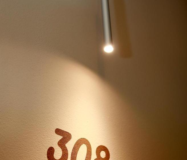 싱글 디럭스 룸, Best Motel