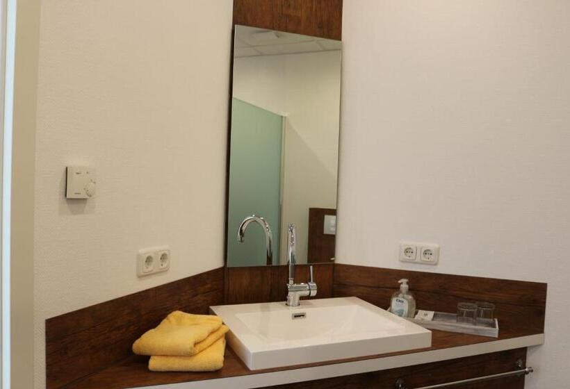 غرفة كومفورت, Baldus