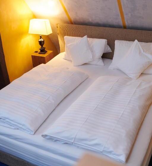 חדר סופריור, Der Grischäfer