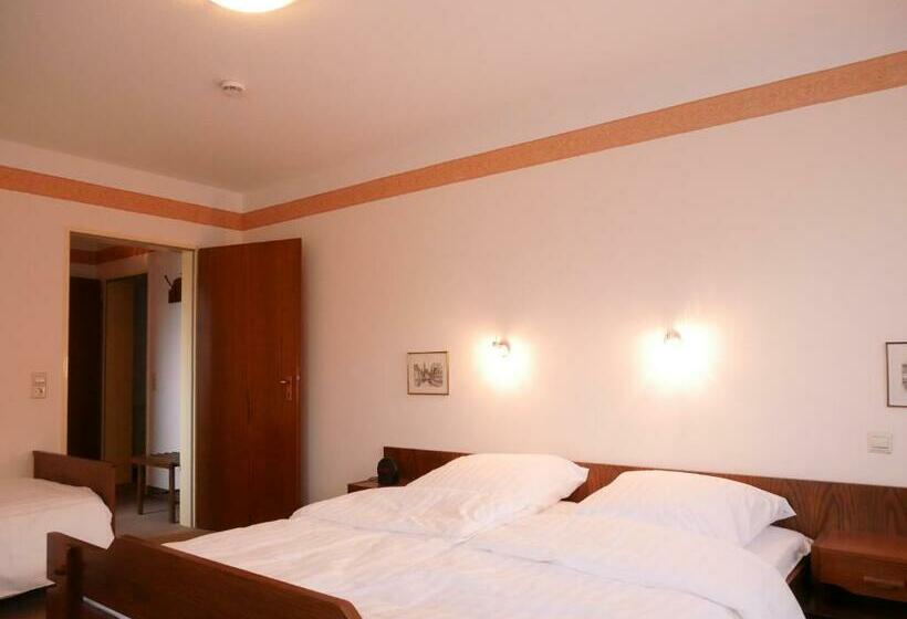 חדר סטנדרט לשלושה, Gasthaus Engel