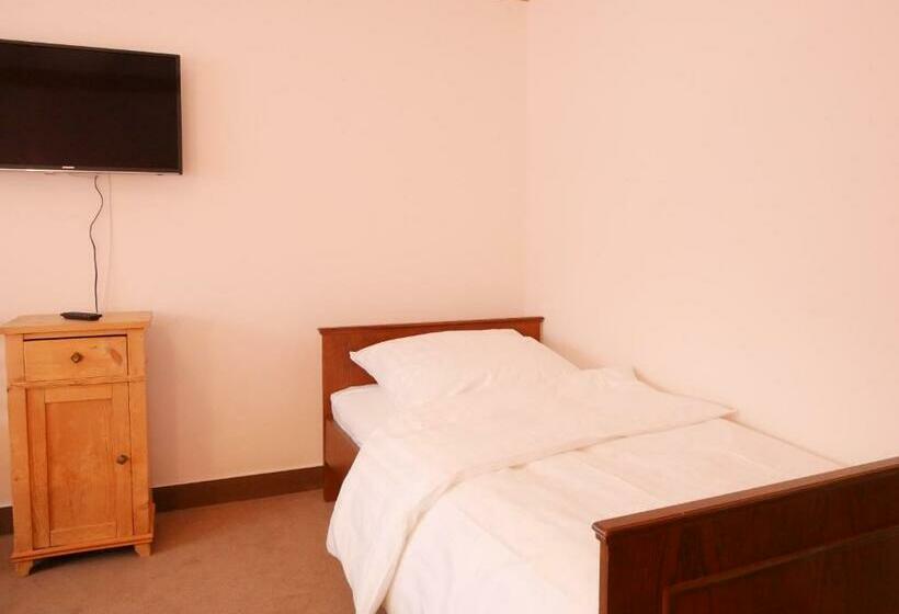 חדר סטנדרט לשלושה, Gasthaus Engel