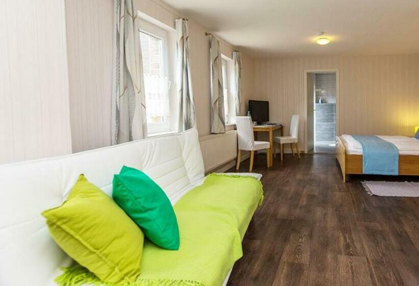 חדר סטנדרט לשלושה, Haus Schwarzenberg