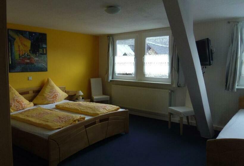 חדר סטנדרט לשלושה, Haus Schwarzenberg