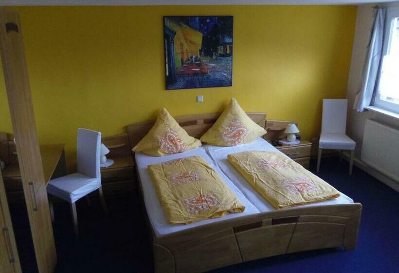 חדר סטנדרט לשלושה, Haus Schwarzenberg