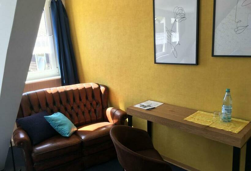 חדר סטנדרט לשלושה, Haus Schwarzenberg