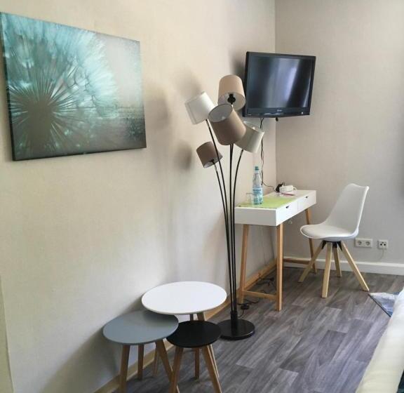 דירת חדר, Haus Schwarzenberg