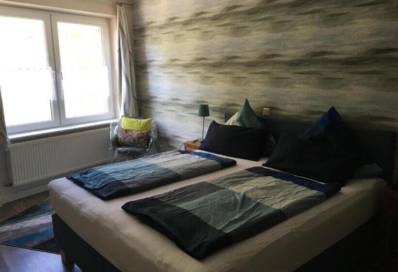 דירת חדר, Haus Schwarzenberg