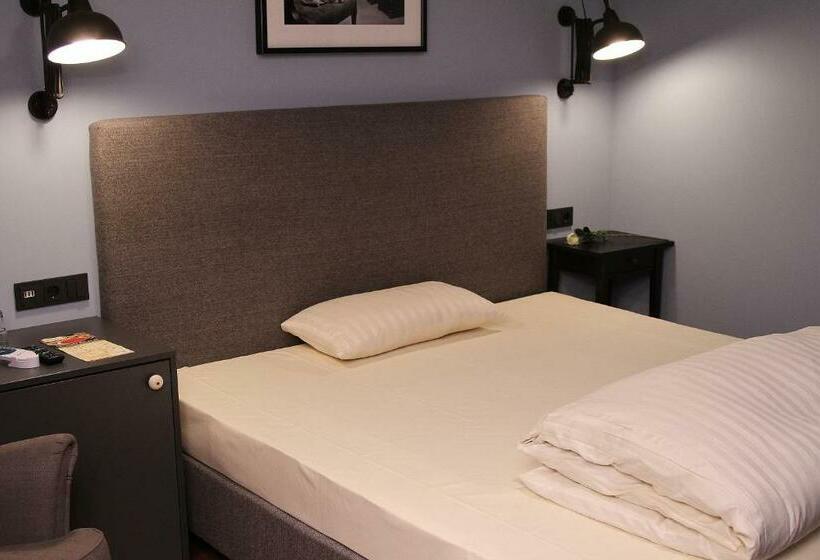 غرفة قياسية فردية, Henry