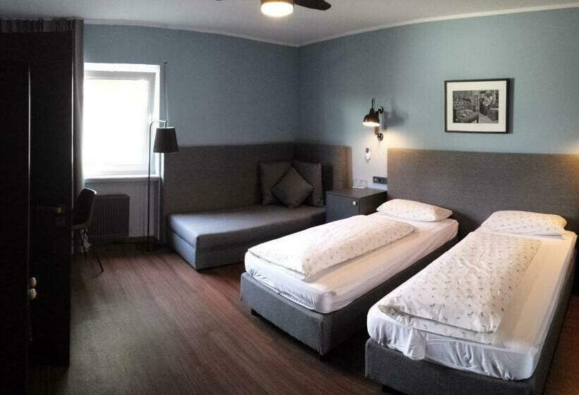 غرفة قياسية ثلاثية, Henry