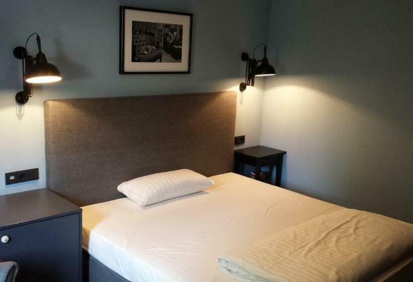 غرفة قياسية فردية, Henry