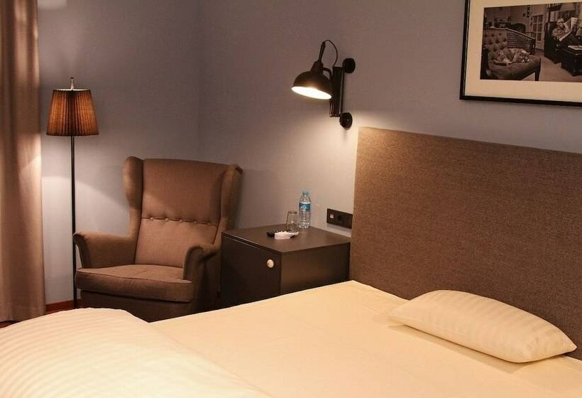 غرفة قياسية, Henry