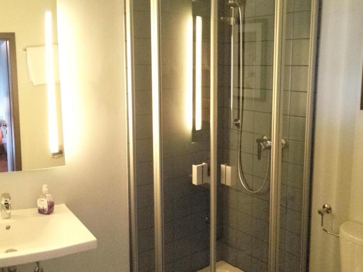 غرفة قياسية, Henry