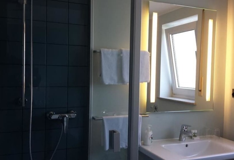 غرفة قياسية, Henry