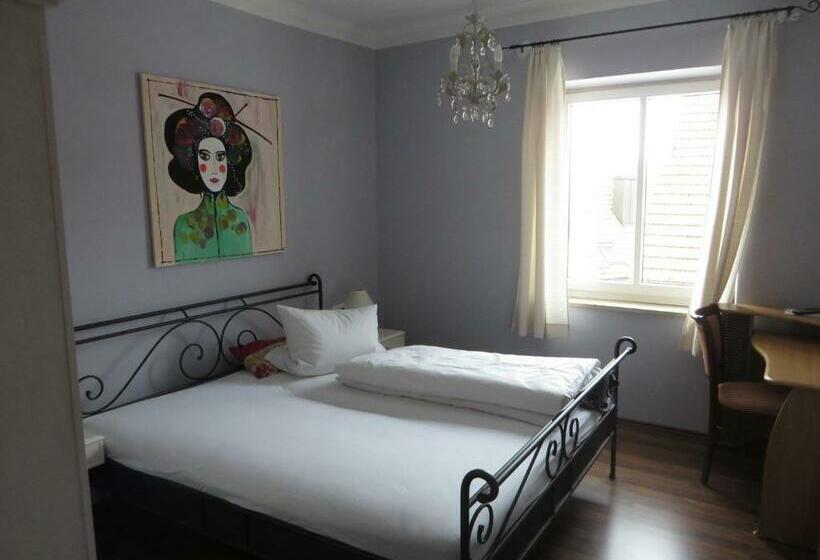 스탠다드 룸, Lutz