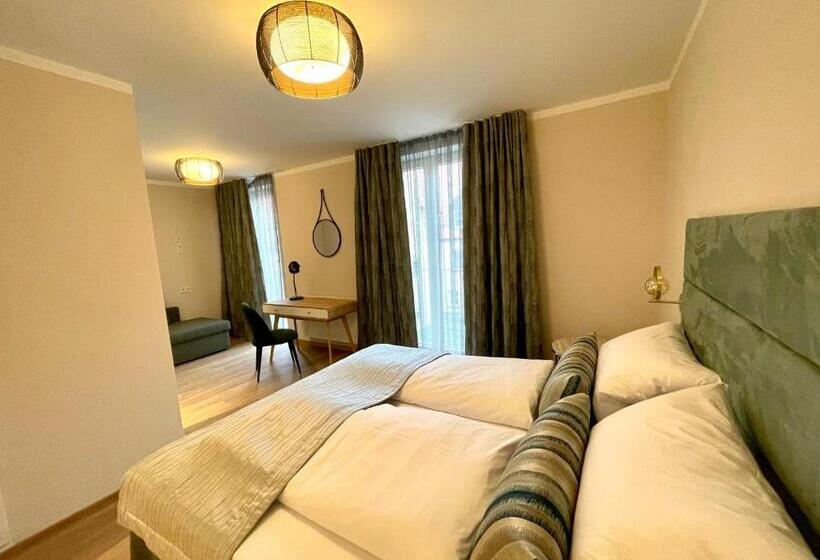 장애인을 위한 킹사이즈 침대 스탠다드 룸, Lutz