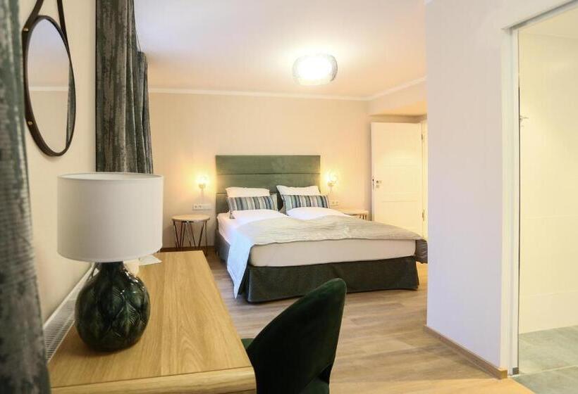 장애인을 위한 킹사이즈 침대 스탠다드 룸, Lutz