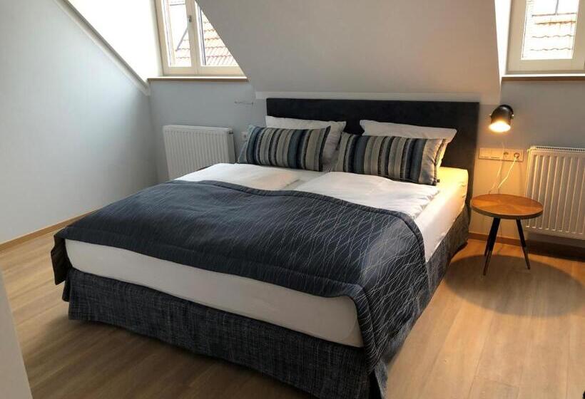 수피리어 룸, Lutz