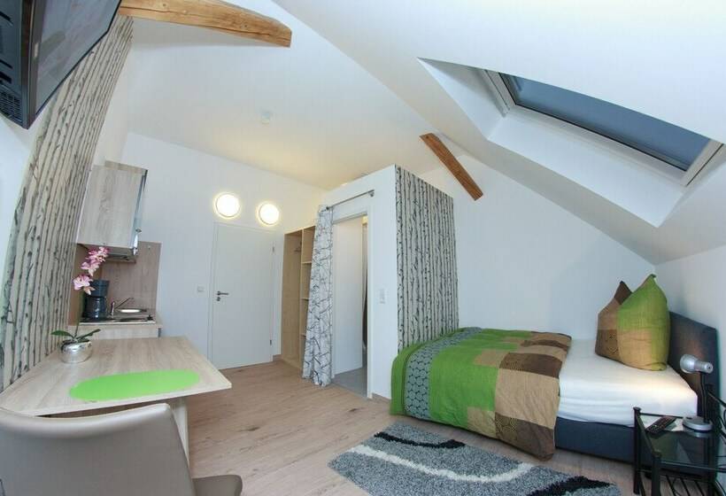 Студио Базик, Pension Weinsberger Tal